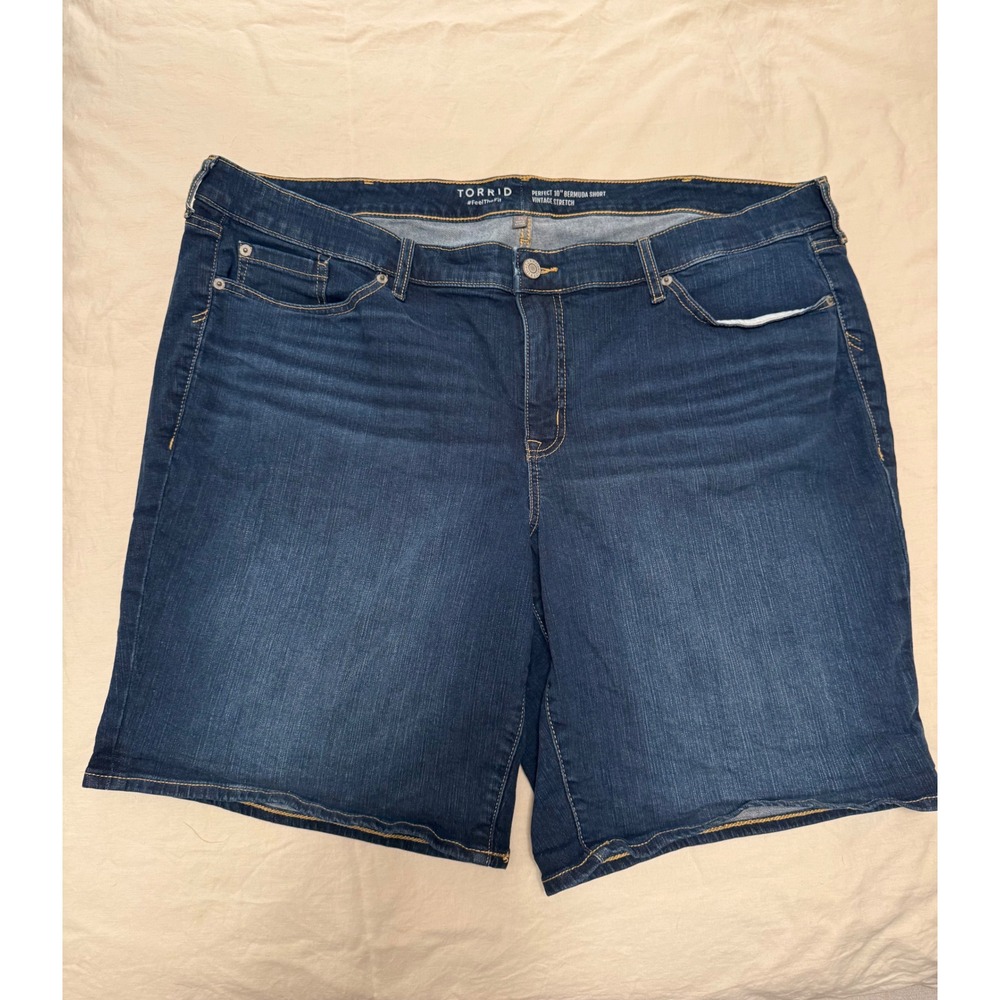 Torrid Perfect 10‎ Bermuda Short Vintage Stretch Dark Wash Blue Denim Womens 24
